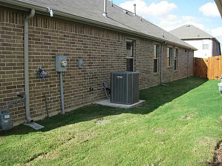 2621 Frisco Wood Dr — Photo 4