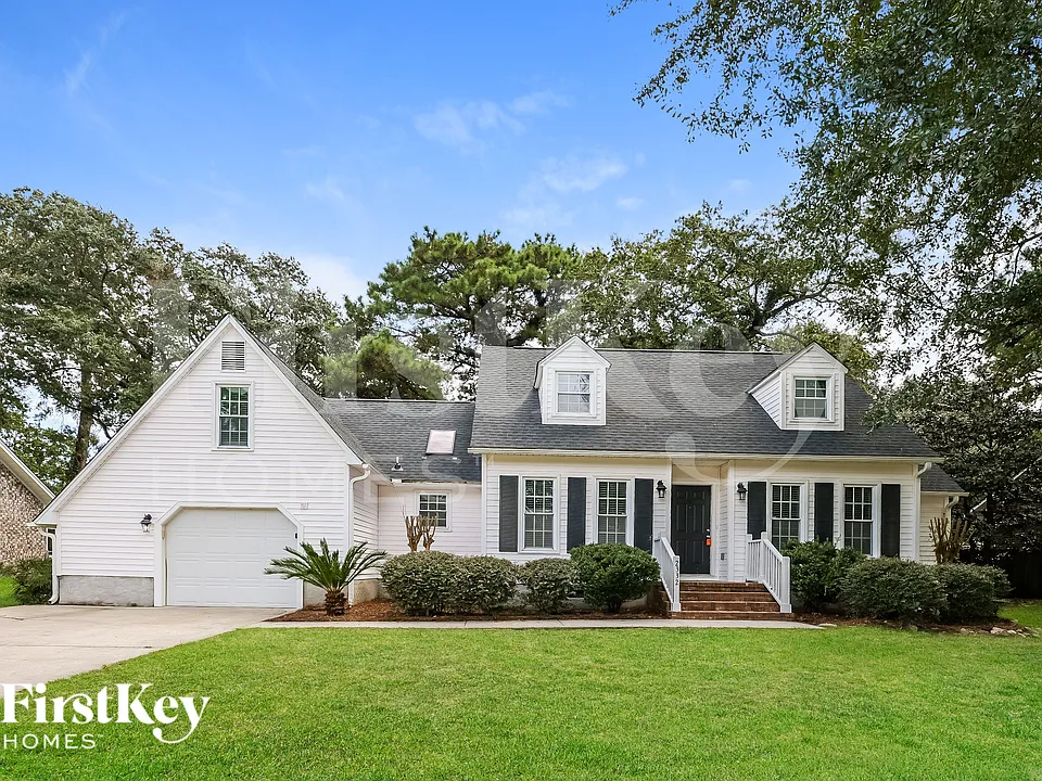 2332 Vanderbilt Dr