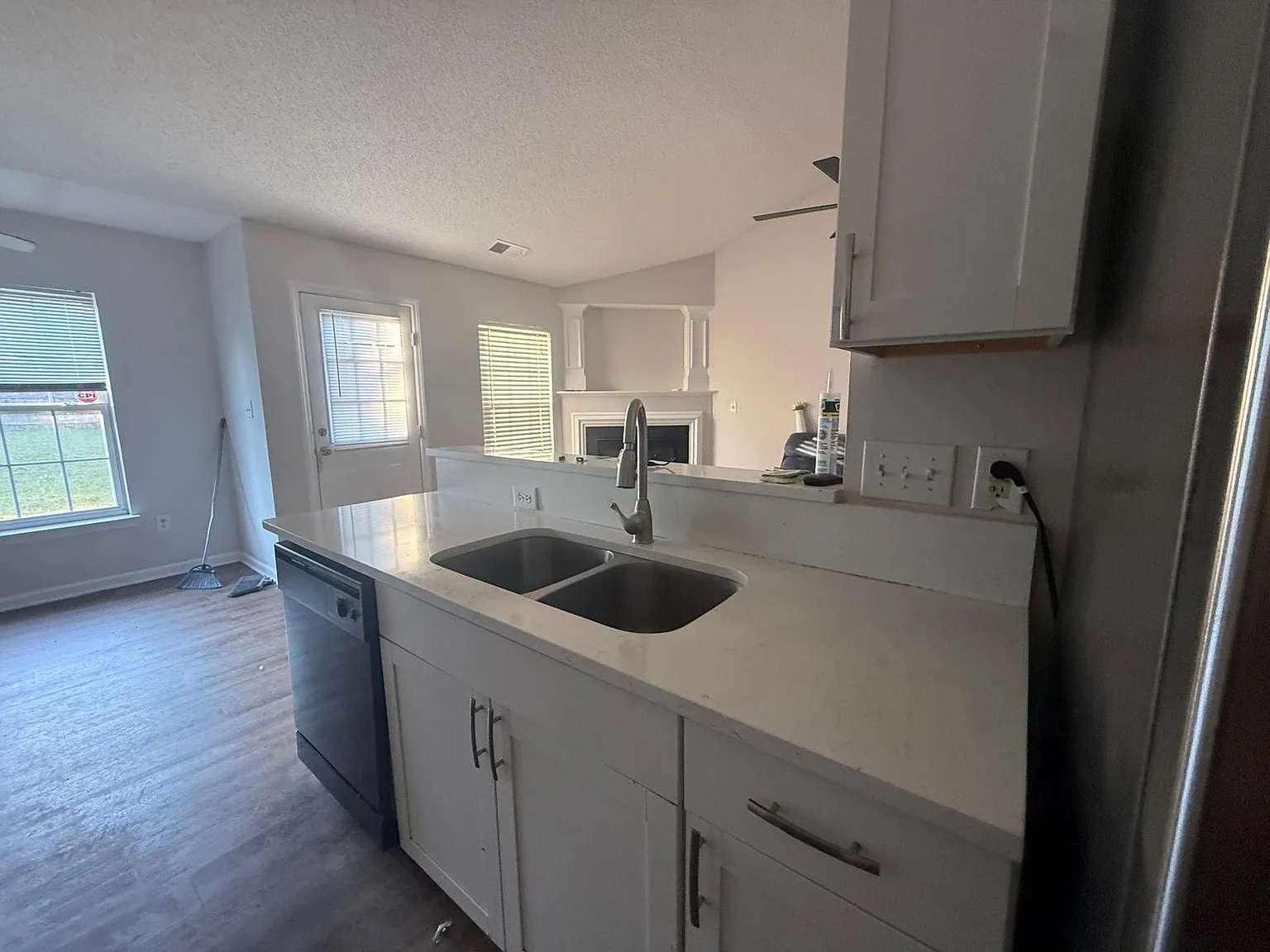 3 bed, 1726 sqft, $2,100 — Photo 4