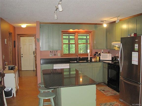3rd image of 15601 River Bend Trl