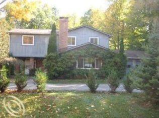 4857 Waldon Rd, Clarkston, MI 48348