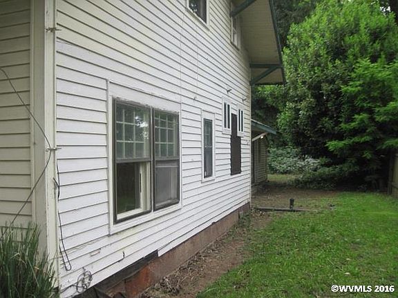 4th image of 300 S Settlemier Ave