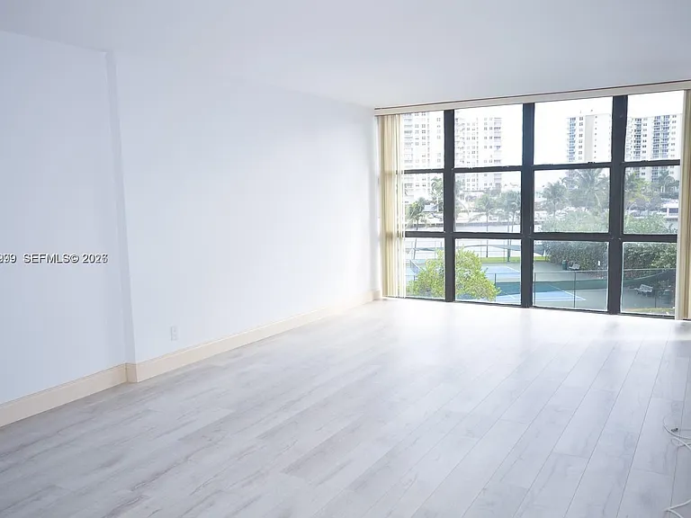 1000 Parkview Dr #426 — Photo 5