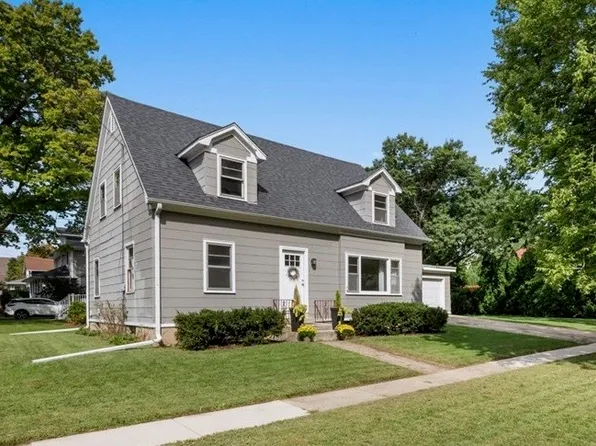 202 N 5th St, Geneva, IL 60134