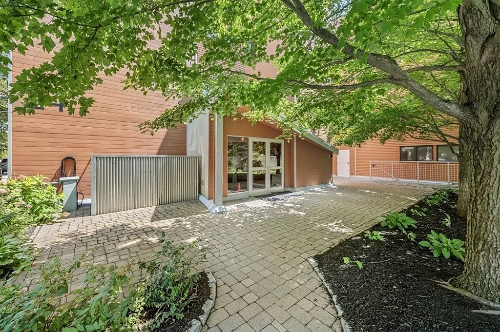 3 bed, 1280 sqft, $4,700 — Photo 3
