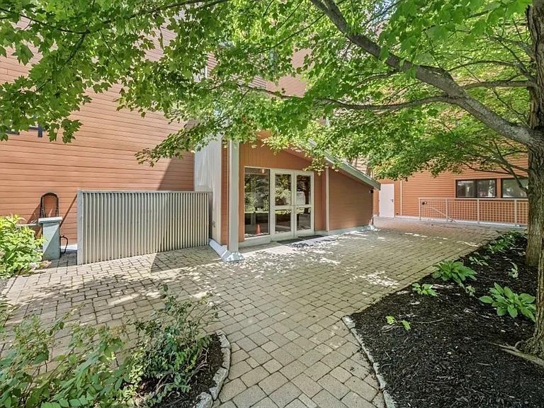 24 Bay State Rd #5 — Photo 3