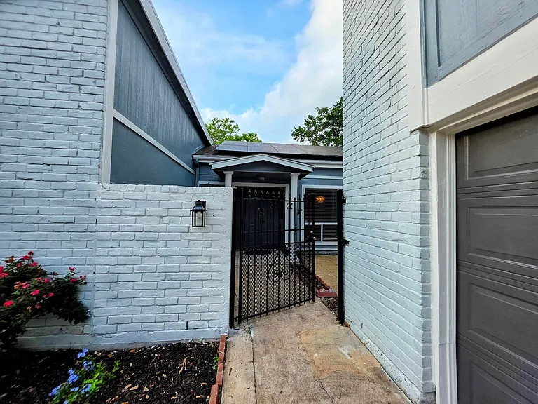 13906 Ella Lee Ln — Photo 3
