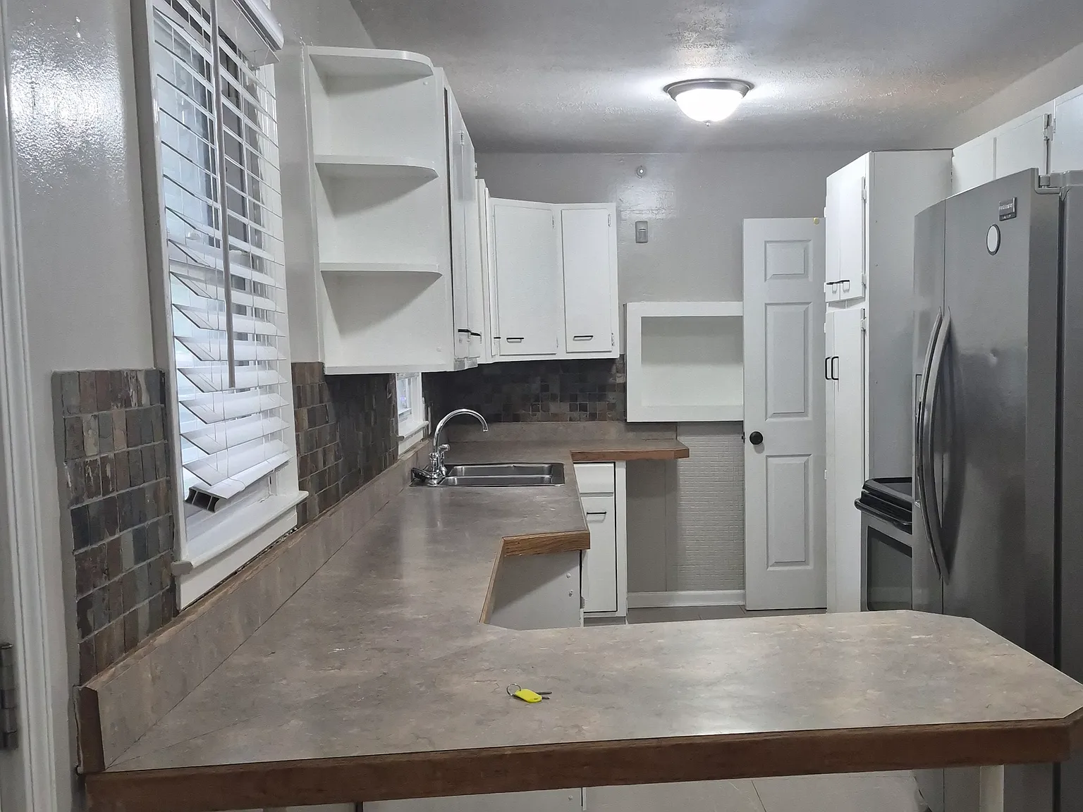 2 bed, 768 sqft, $1,200 — Photo 3