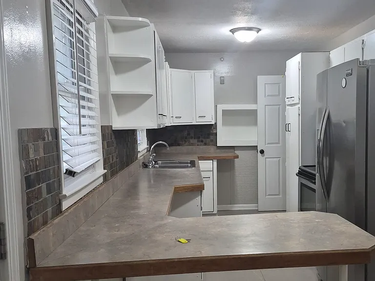 3213 S Vermont Ave — Photo 3