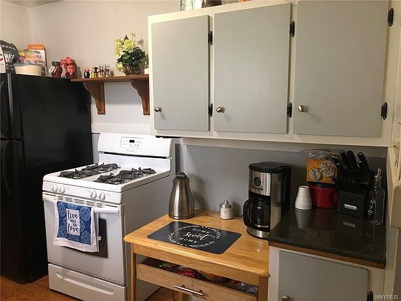 5th image of 19 Orchard Ave