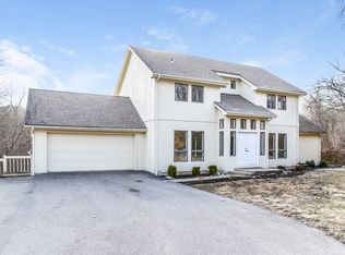 18 Pond Edge Dr, Waterford, CT 06385