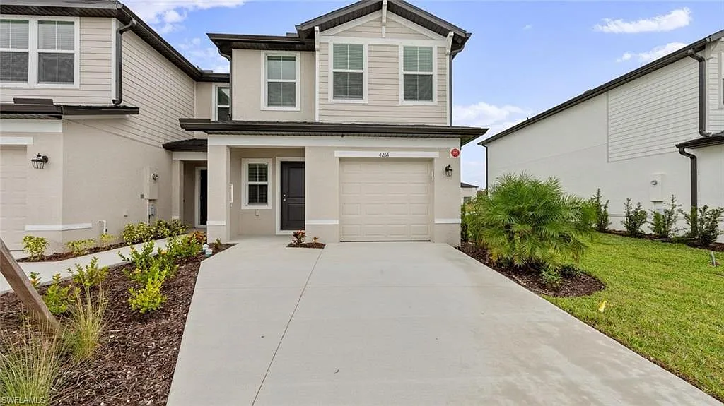3 bed, 2.5 bath, 1347 sqft, $1,800 — Photo 1