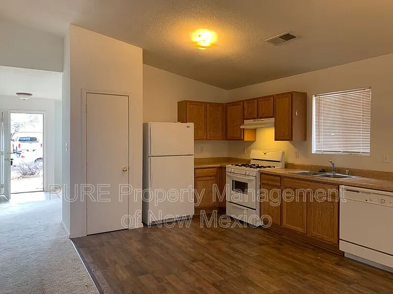 915 Blackbird Dr SW — Photo 5