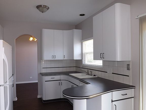 5th image of 281 Haywood Dr