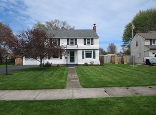 54 Wyndham Rd, Irondequoit, NY 14609