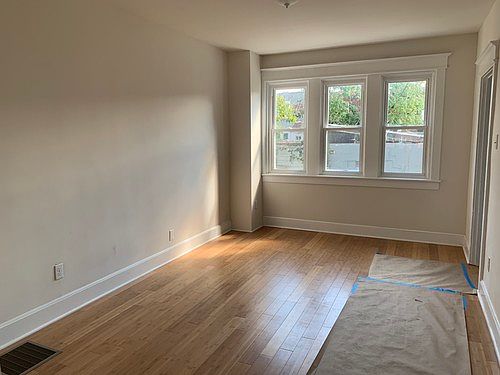 5th image of 3084 Carman St
