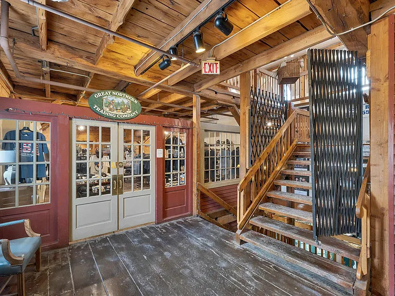 312 Daniel Webster Hwy — Photo 6