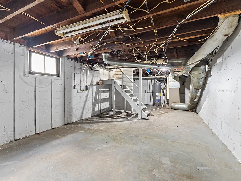 950 N Chester Ave — Photo 22