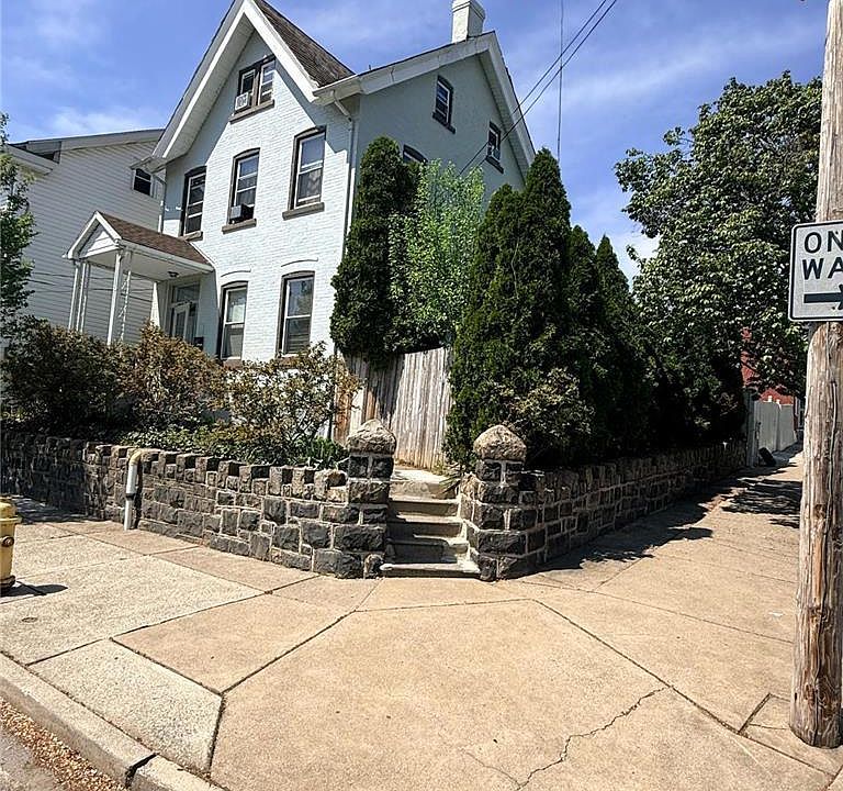 1st image of 704 Pawnee St