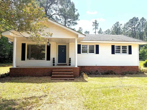 728 Prosperity Dr, Swainsboro, GA 30401