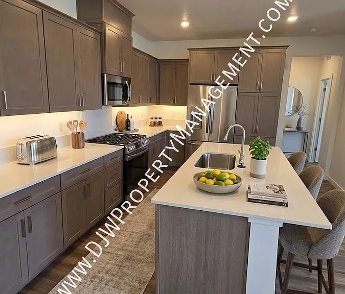 1724 N Big Star Ave — Photo 4
