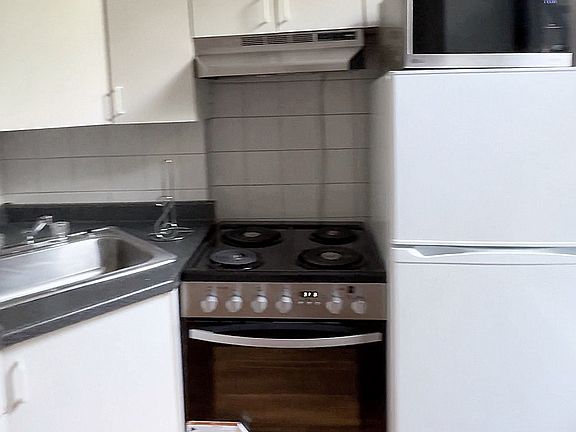 2nd image of 329 E 9th St APT 3