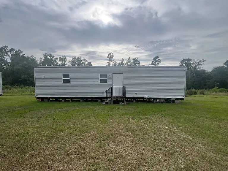 307 Hilltop Rd NE — Photo 1