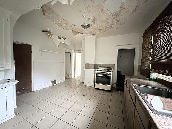 5th image of 1521 S Lydia Ave