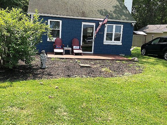 Deck on front of house