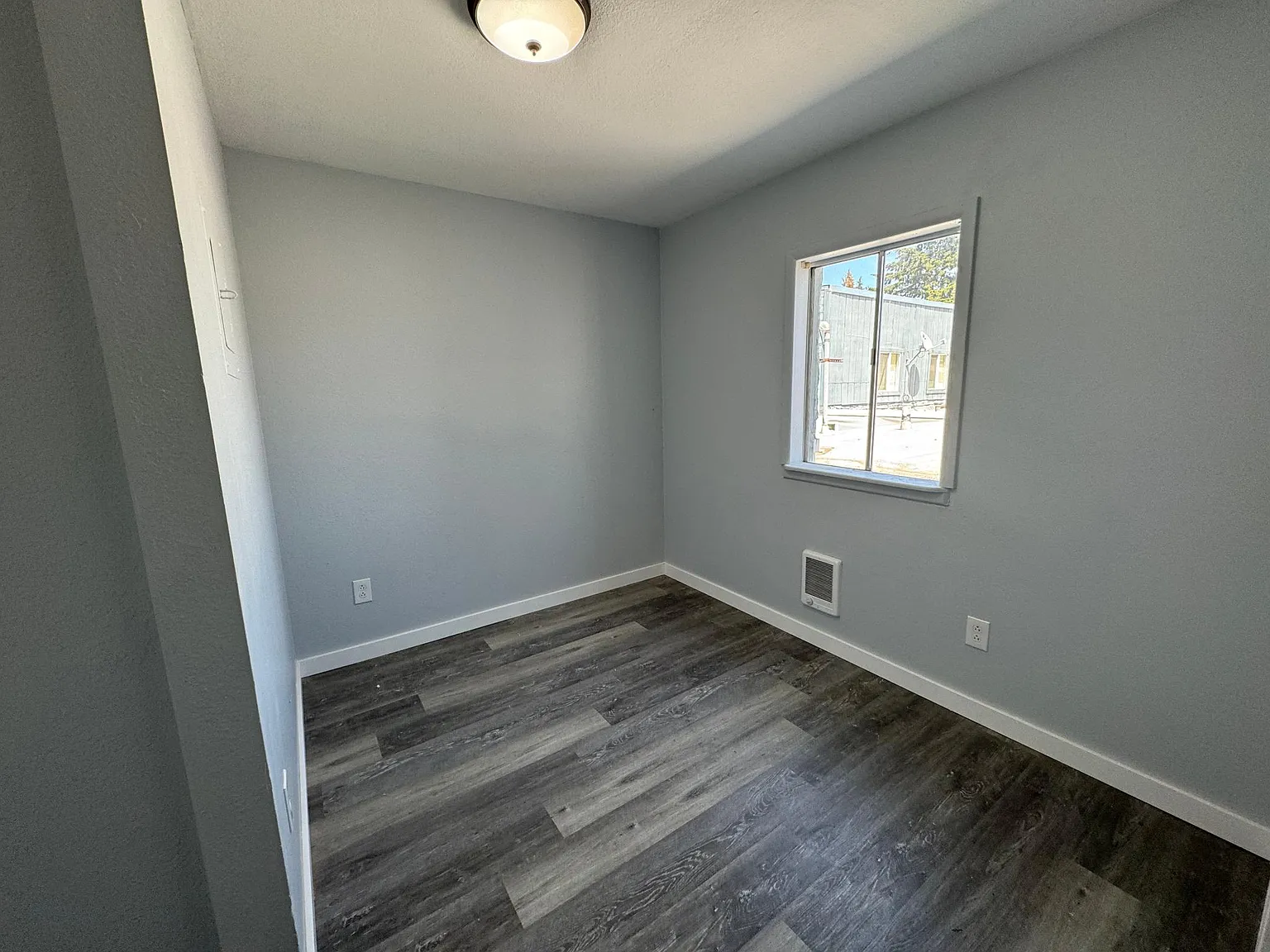 1242 Main St — Photo 4