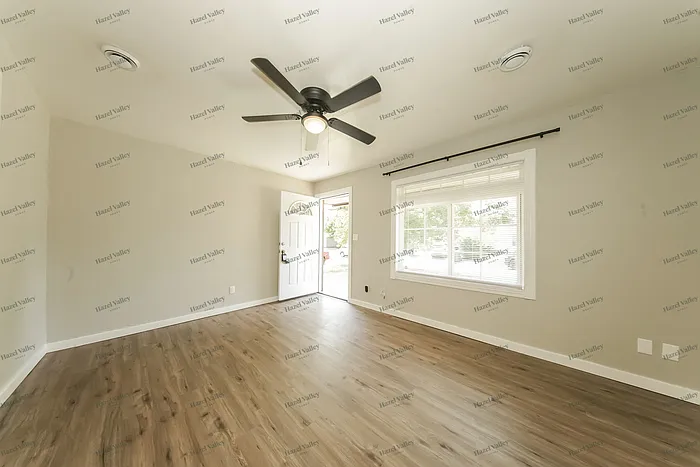 3 bed, 1.0 bath, 660 sqft, $1,200 — Photo 3