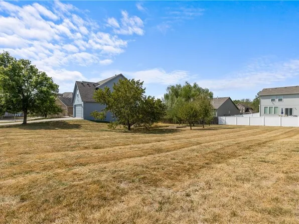 12417 Black Oak Cir, Peculiar, MO 64078