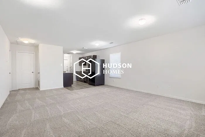 3 bed, 2.0 bath, 1090 sqft, $1,395 — Photo 3