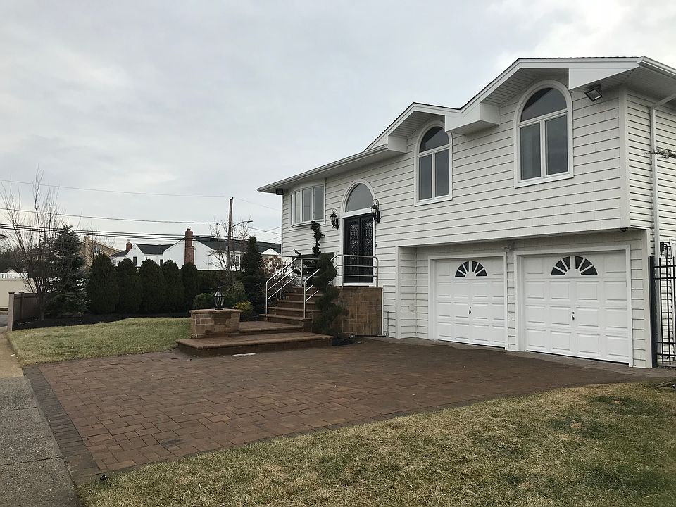 1st image of 2989 Charlotte Dr
