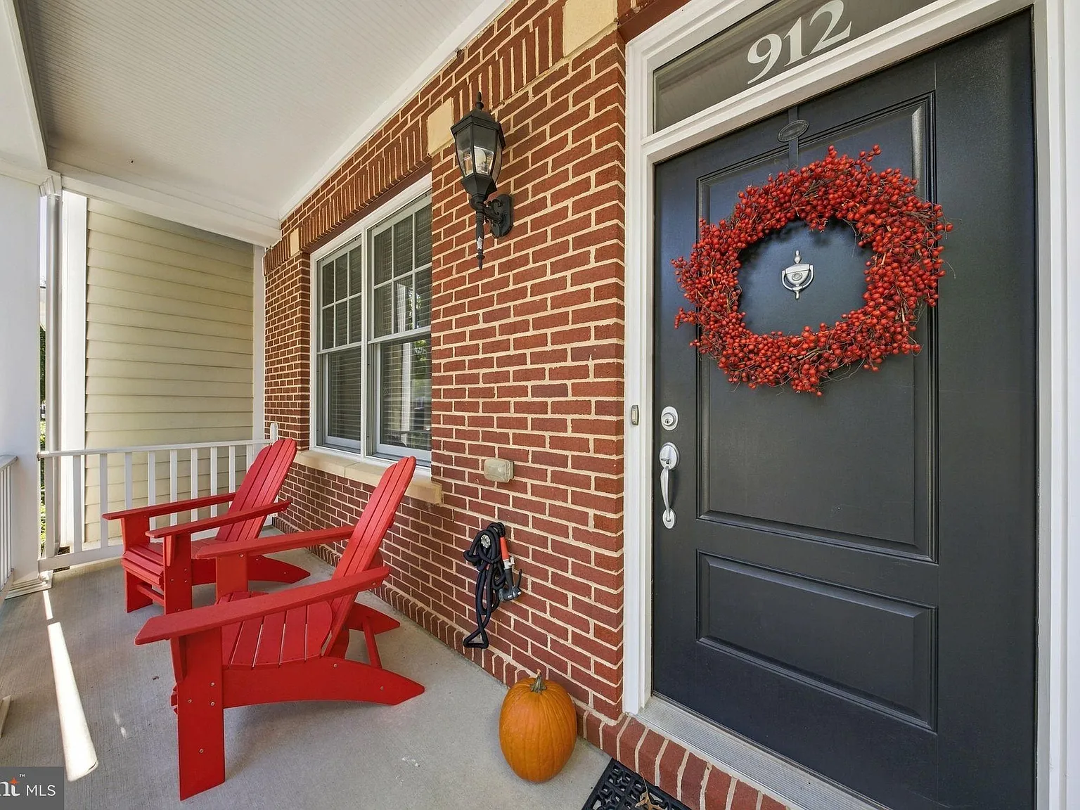 3 bed, 3.5 bath, 2105 sqft, $6,100 — Photo 3