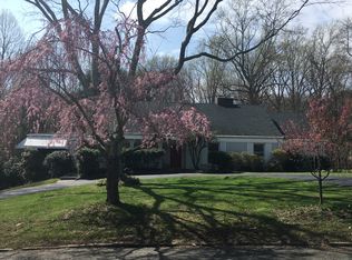 82 Meadowmere Rd, Stratford, CT 06614