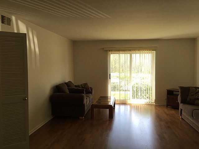 2nd image of 154 Green Bay Rd Unit 1