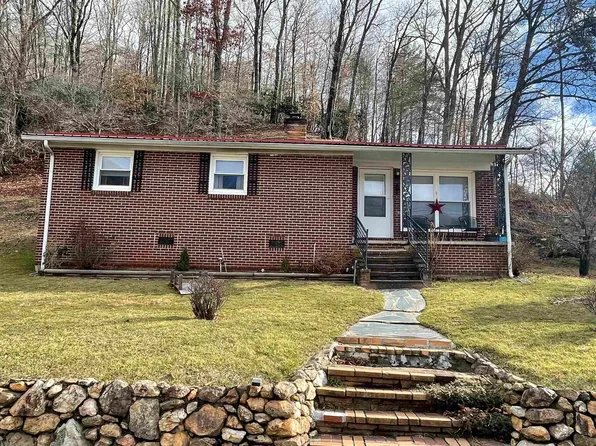1581 Meadow St, Galax, VA 24333