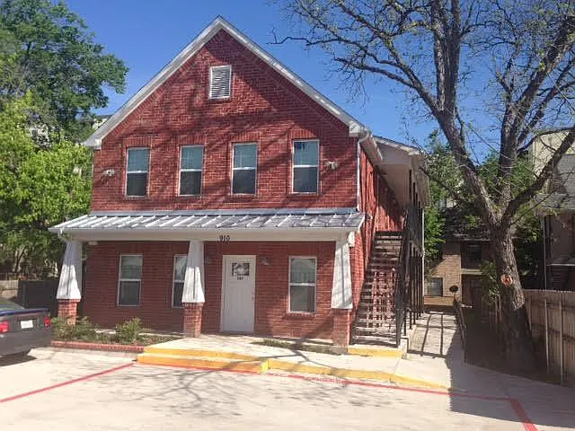 910 Fannin St — Photo 3