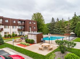 Lakecrest Village (1 of 2)