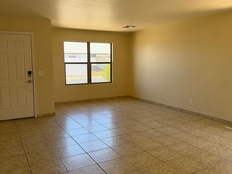 12852 N B St — Photo 6
