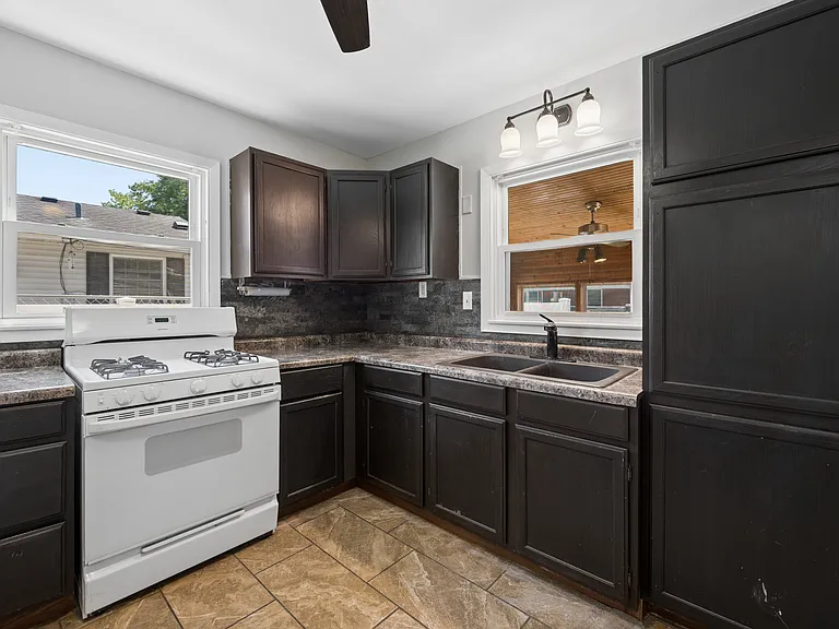 1805 Kelly Ave — Photo 4