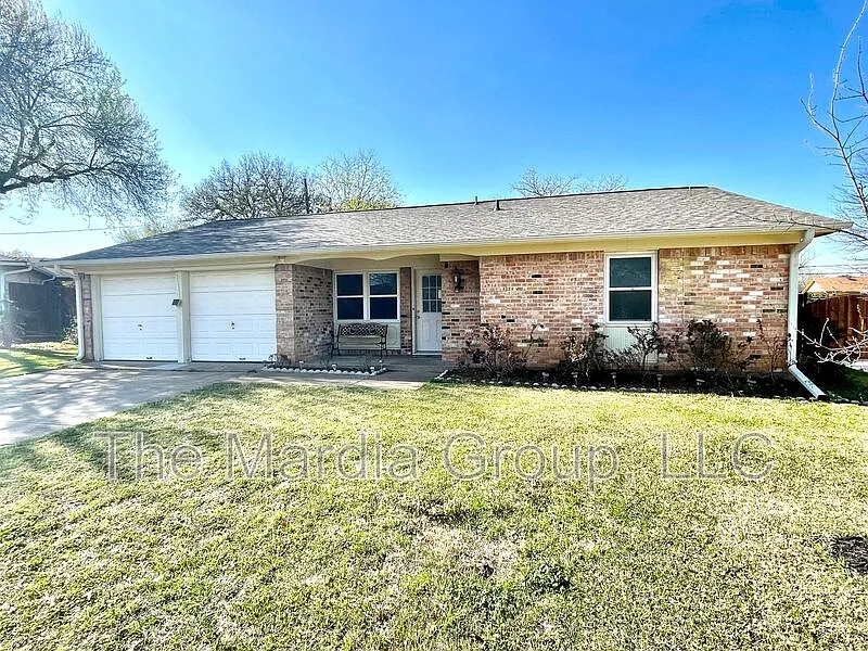 3 bed, 2.0 bath, 1274 sqft, $1,950 — Photo 1