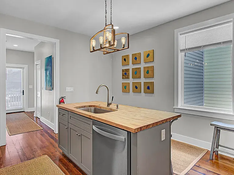 54 Hanover St — Photo 10