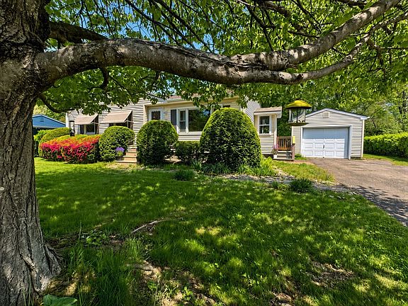 2nd image of 194 Brookside Cir
