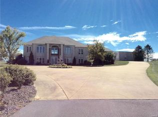 22620 Falcon Rd, Lebanon, MO 65536