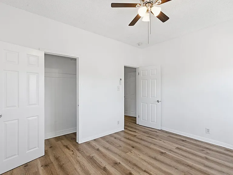 707 W 48th Street — Photo 14