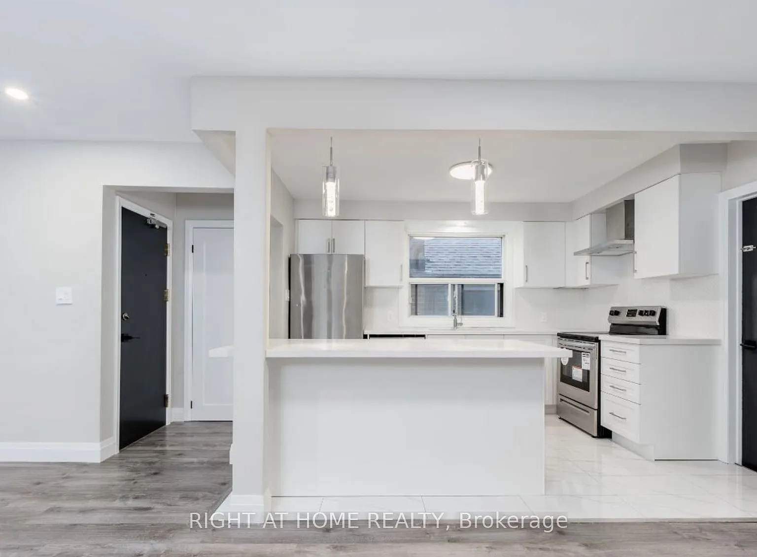 2 bed, $2,600 — Photo 1