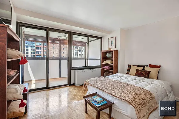 Sold by Bond New York | media 13