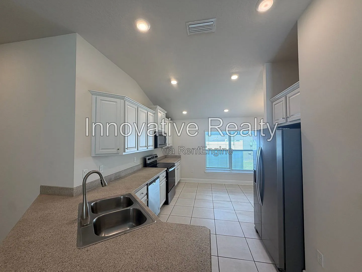 4 bed, 2.0 bath, 1820 sqft, $2,095 — Photo 4